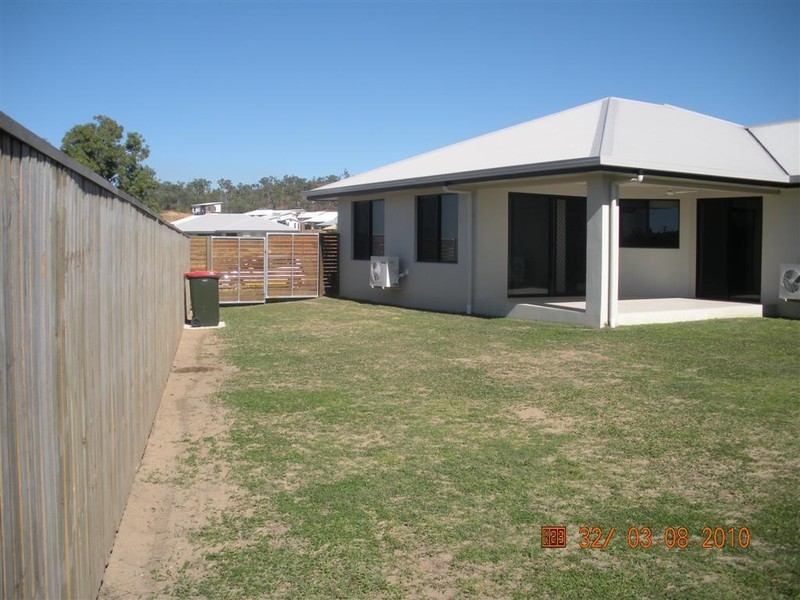 48 Hillock Crescent, Bushland Beach QLD 4818