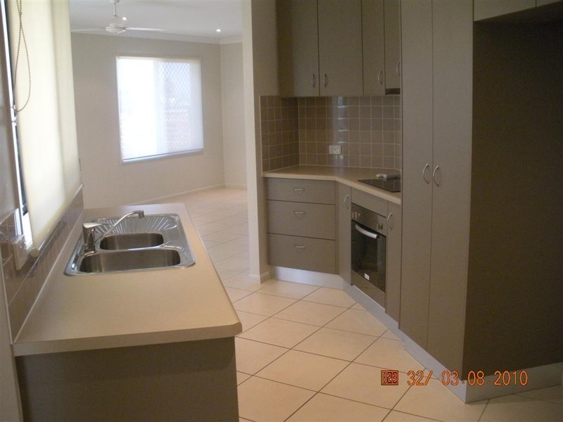 48 Hillock Crescent, Bushland Beach QLD 4818