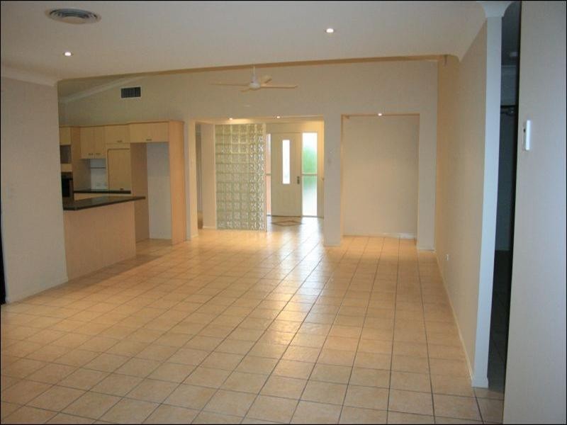 16 Young Circuit, Kirwan QLD 4817