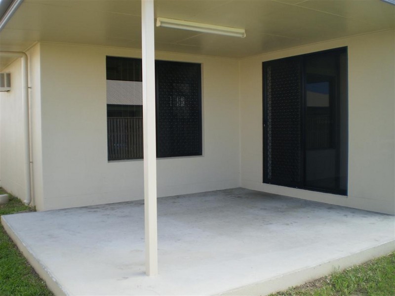 16 Eshelby Street, Bushland Beach QLD 4818