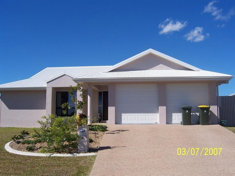 8 Dungurra Place, Bushland Beach QLD 4818