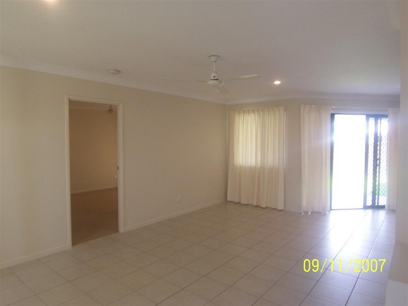 8 Dungurra Place, Bushland Beach QLD 4818