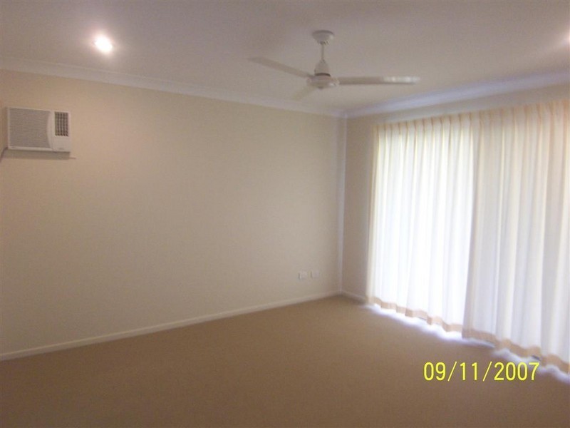 8 Dungurra Place, Bushland Beach QLD 4818