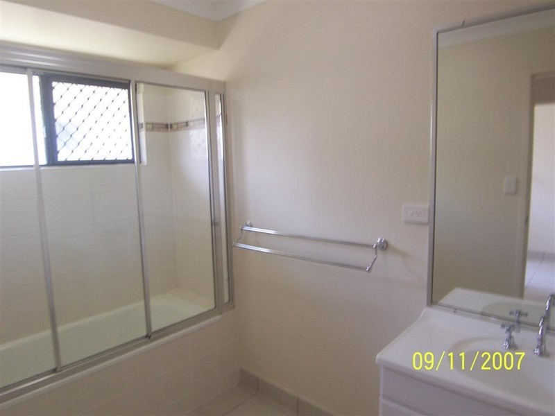 8 Dungurra Place, Bushland Beach QLD 4818