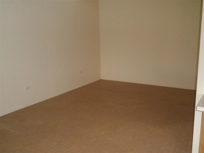 5 Castling Street, West End QLD 4810