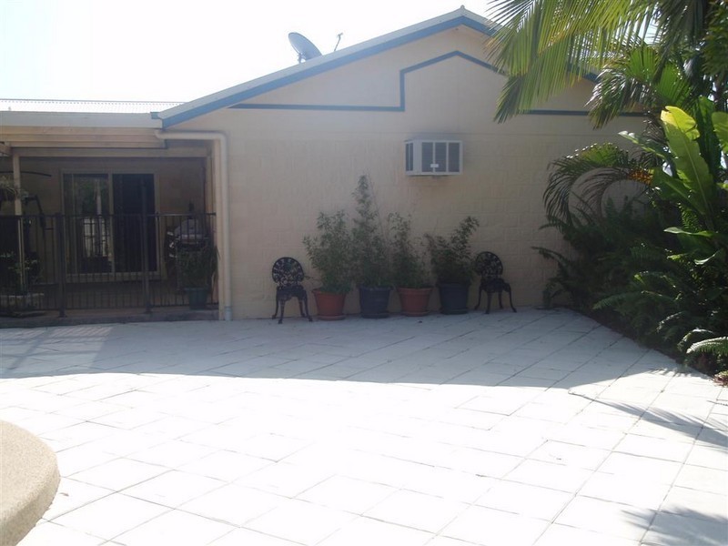 1 Donostia Crescent, Bushland Beach QLD 4818