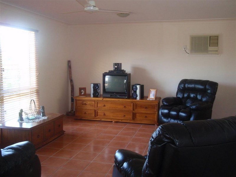 1 Donostia Crescent, Bushland Beach QLD 4818