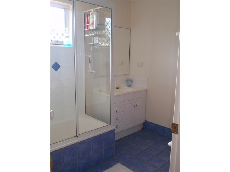 1 Donostia Crescent, Bushland Beach QLD 4818