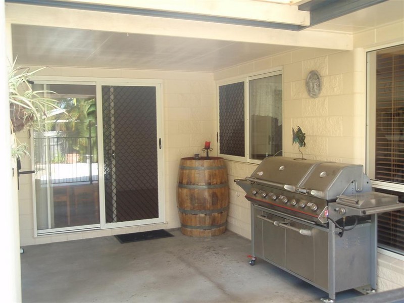 1 Donostia Crescent, Bushland Beach QLD 4818