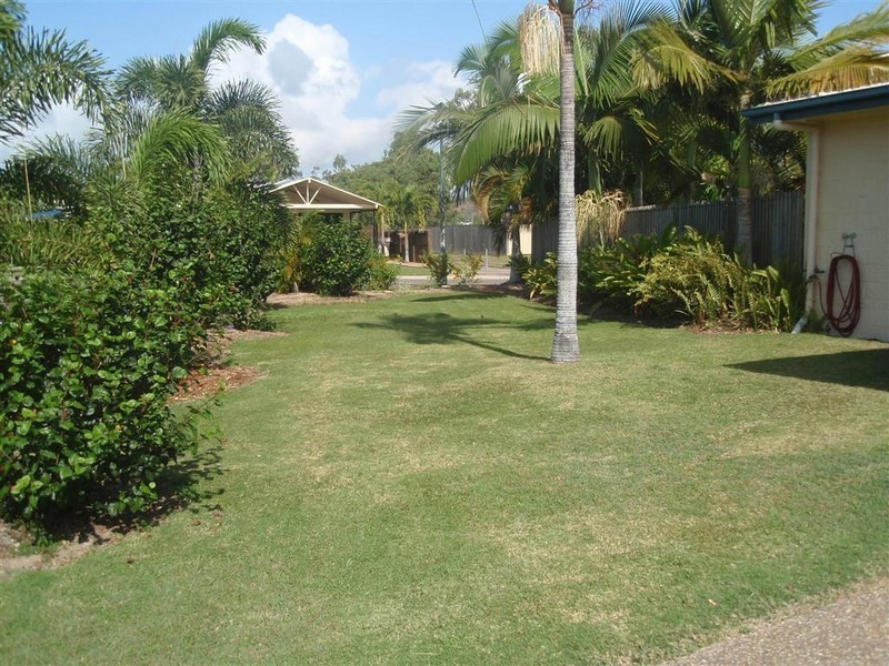 1 Donostia Crescent, Bushland Beach QLD 4818