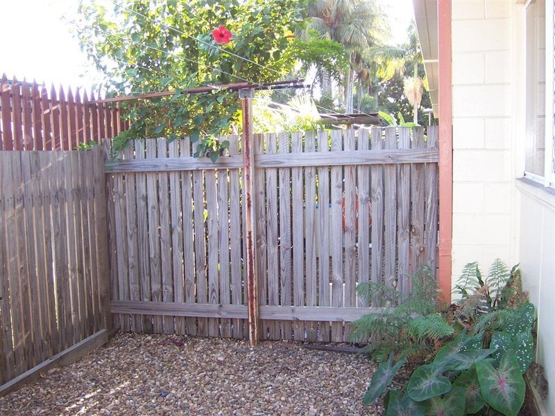 2/174 Harold Street, West End QLD 4810