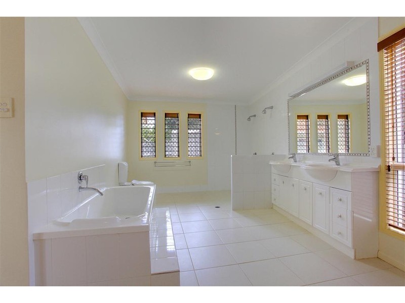 1 Regatta Crescent, Douglas QLD 4814