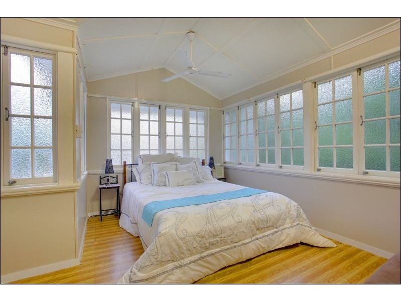 8 Ahearne Street, Hermit Park QLD 4812