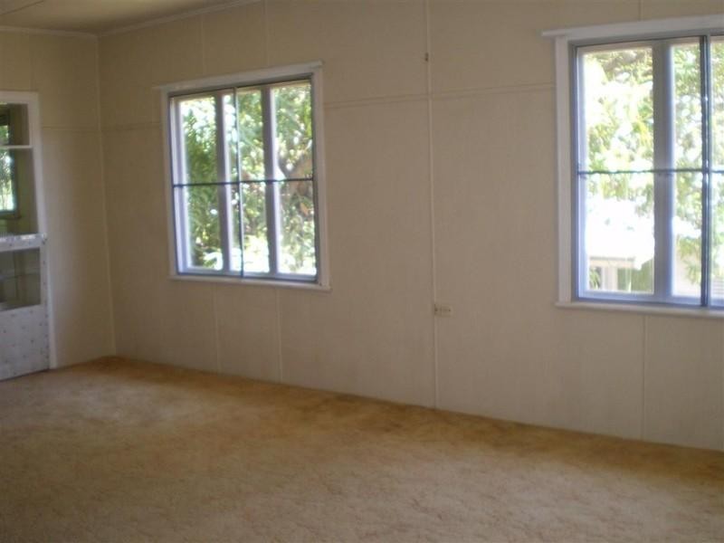 11 Claude Street, West End QLD 4810