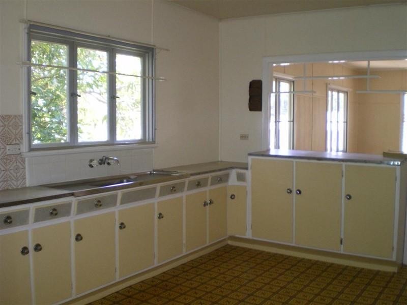 11 Claude Street, West End QLD 4810