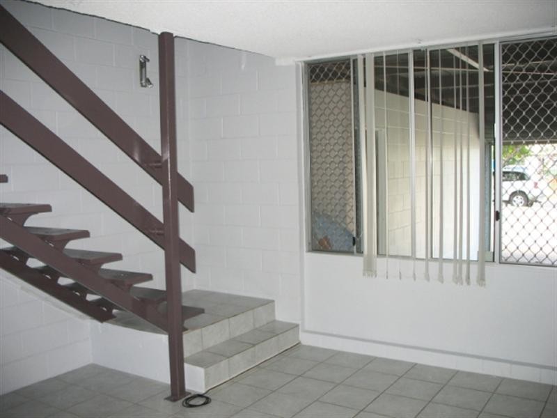 4/4 Cambridge Street, Currajong QLD 4812