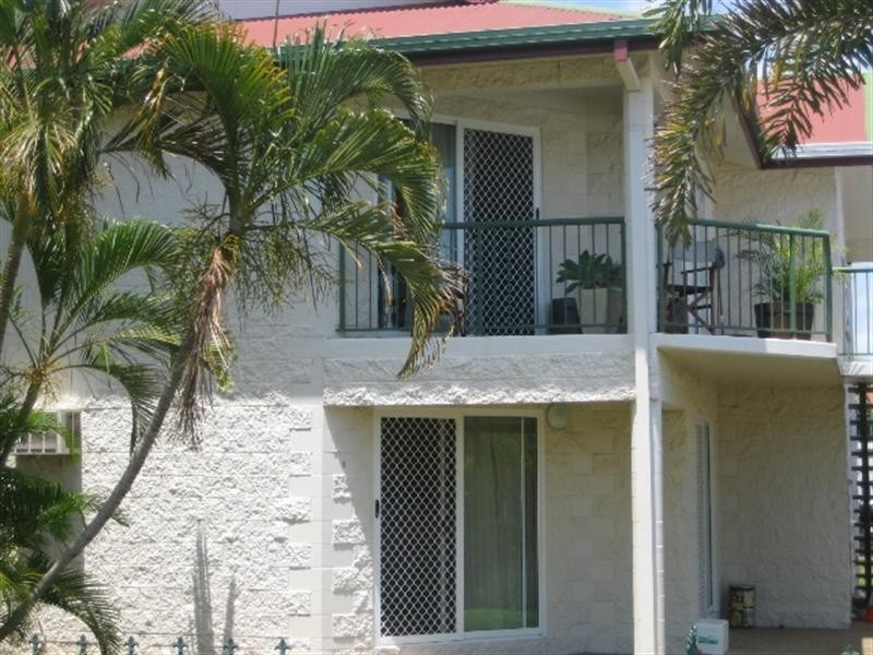 3/36 Henry Steet, West End QLD 4810