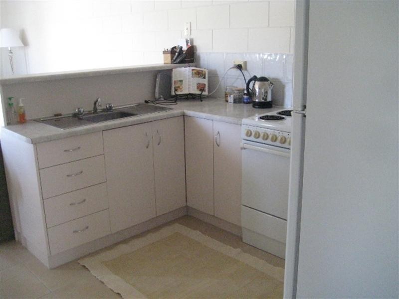 3/36 Henry Steet, West End QLD 4810