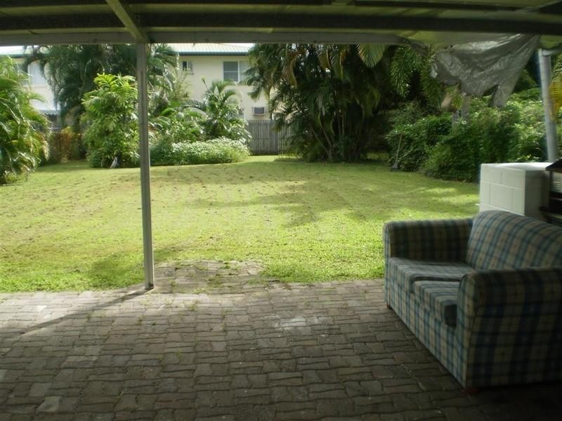 8 Sturges Street, Hermit Park QLD 4812