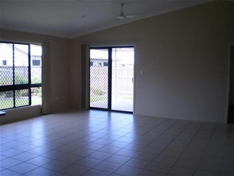 16 Eshelby Street, Bushland Beach QLD 4818