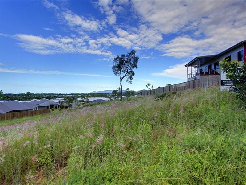 4 Harrier Court, Bushland Beach QLD 4818