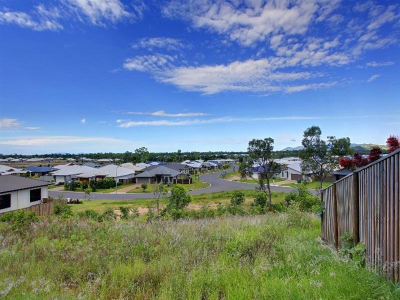 4 Harrier Court, Bushland Beach QLD 4818