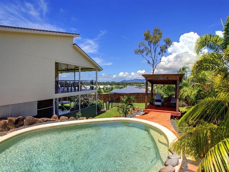 11 Genesta Court, Bushland Beach QLD 4818