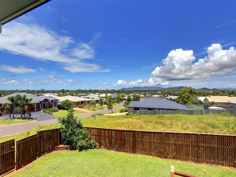 11 Genesta Court, Bushland Beach QLD 4818