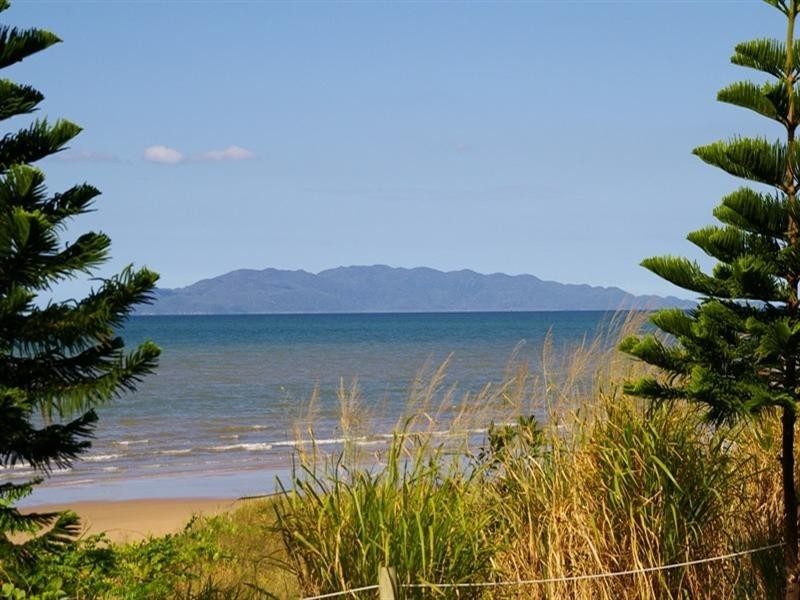 6 Reef Street, Saunders Beach QLD 4818