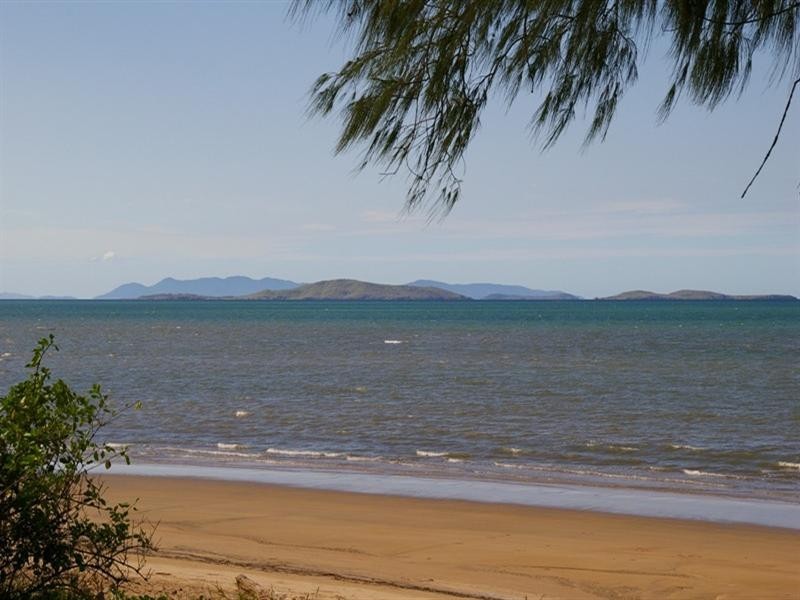 6 Reef Street, Saunders Beach QLD 4818