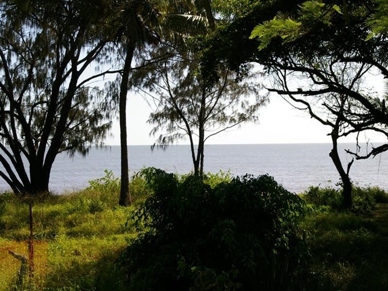 6 Reef Street, Saunders Beach QLD 4818