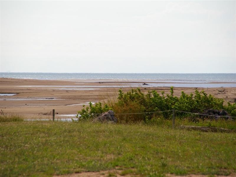6 Reef Street, Saunders Beach QLD 4818