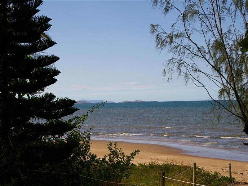 6 Reef Street, Saunders Beach QLD 4818