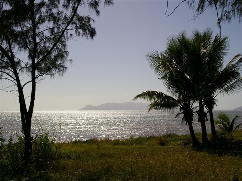 6 Reef Street, Saunders Beach QLD 4818