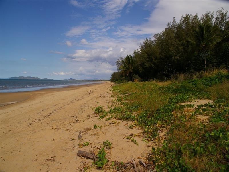 6 Reef Street, Saunders Beach QLD 4818