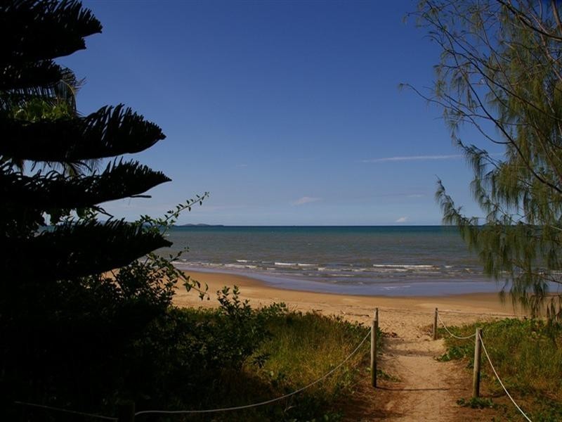 6 Reef Street, Saunders Beach QLD 4818