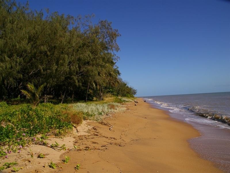 6 Reef Street, Saunders Beach QLD 4818