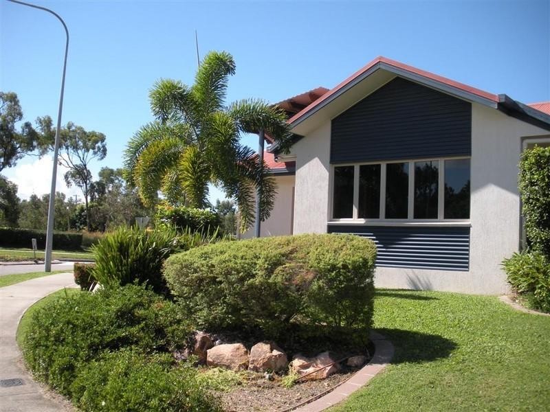 8 Crestbrook Drive, Mount Louisa QLD 4814
