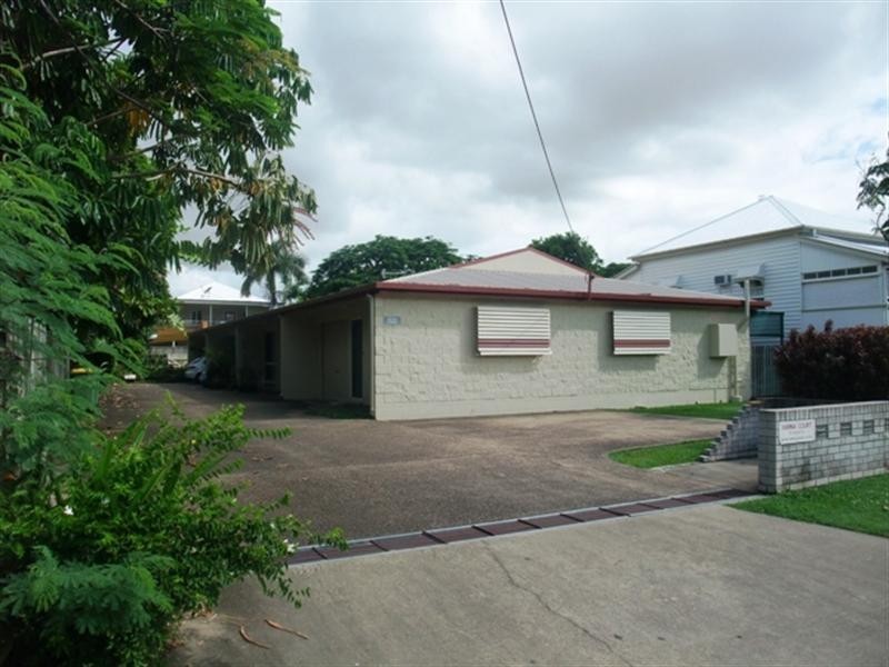 1/116 Queens Road, Hermit Park QLD 4812