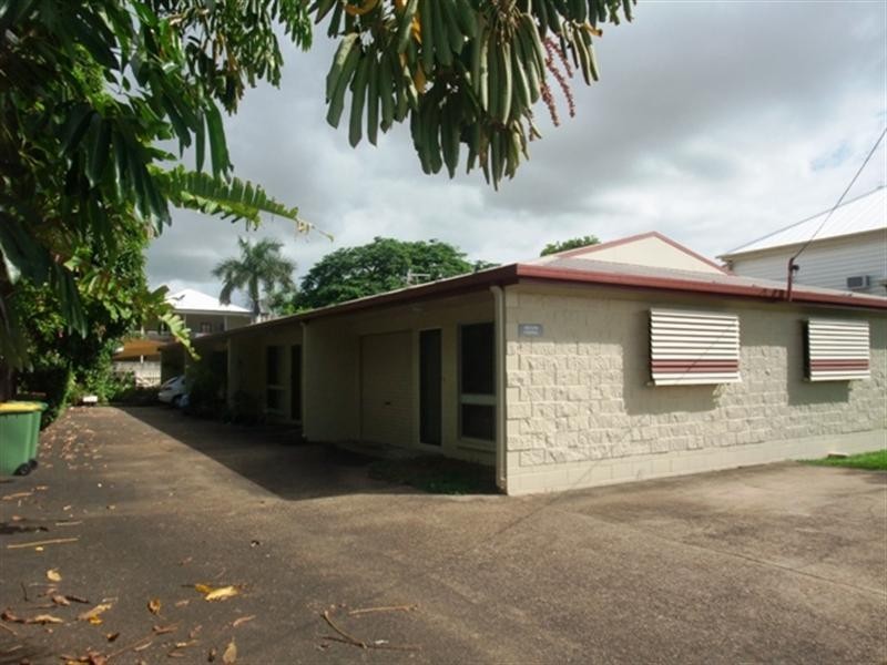 1/116 Queens Road, Hermit Park QLD 4812