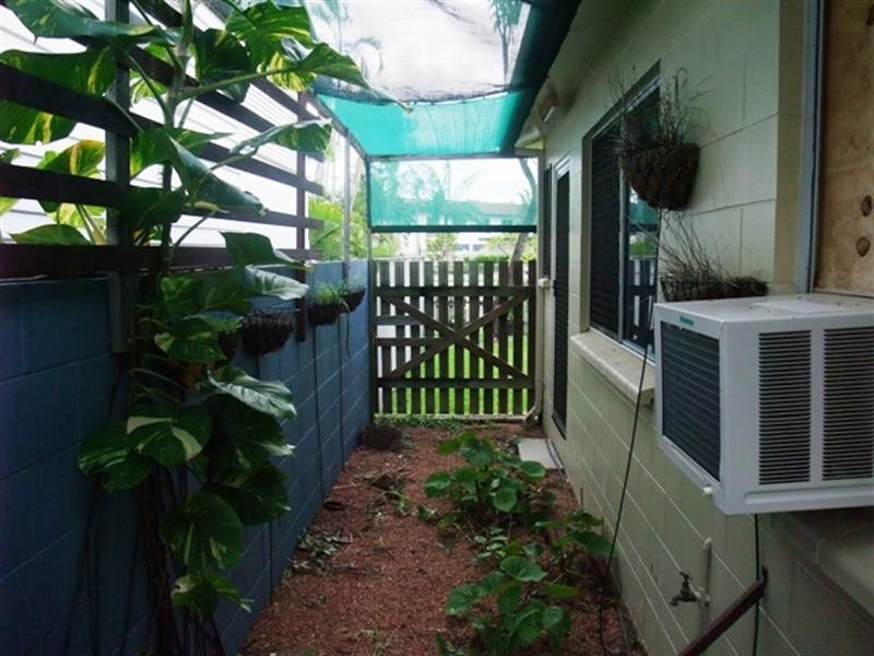 1/116 Queens Road, Hermit Park QLD 4812