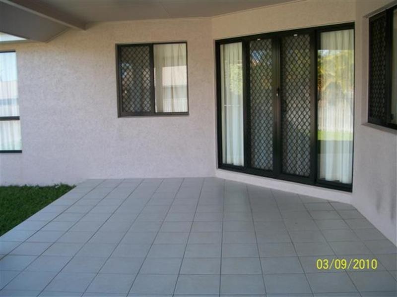 8 Dungurra Place, Bushland Beach QLD 4818