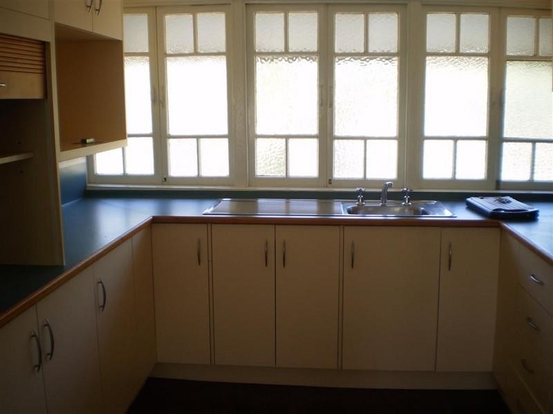 24 Ninth Avenue, Railway Estate QLD 4810