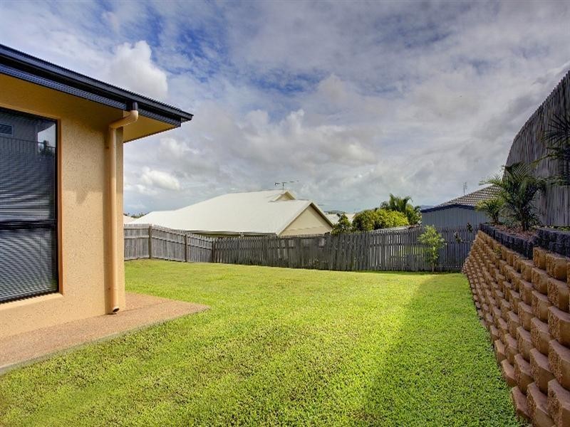 50 St Albans Road, Mount Louisa QLD 4814