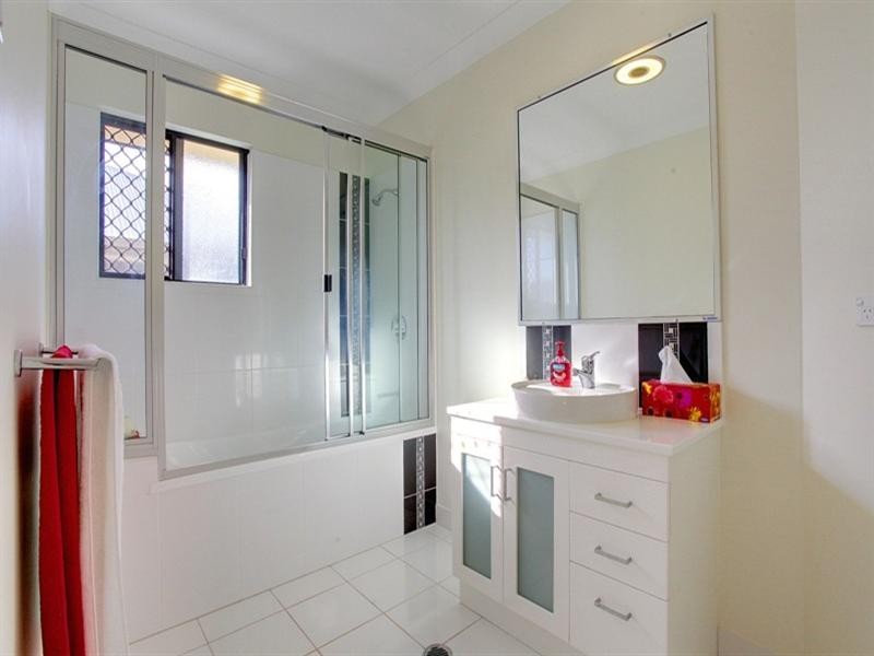 14 Armistice Street, Burdell QLD 4818