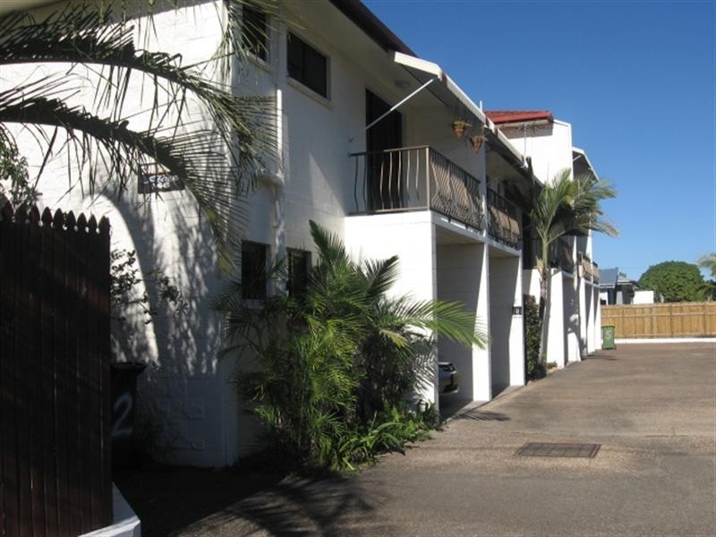 2/146 Queens Road, Hermit Park QLD 4812