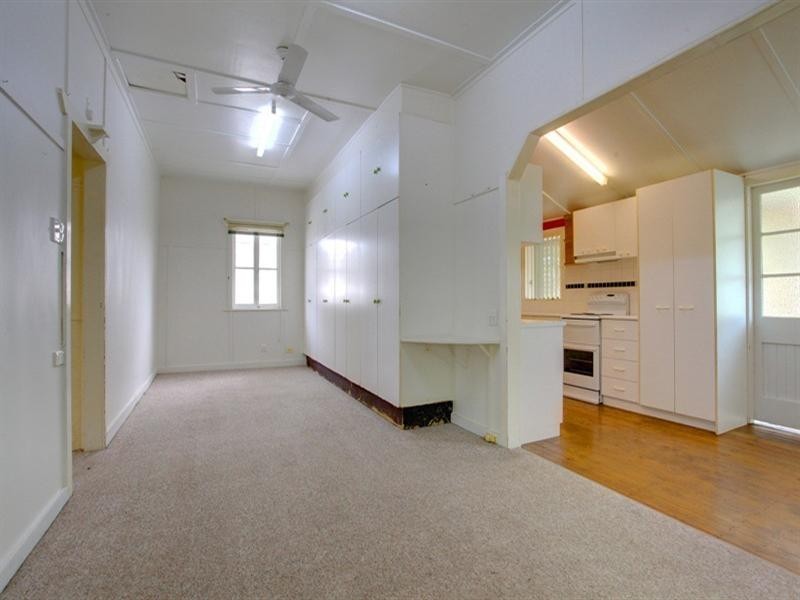 23 Harold Street, West End QLD 4810