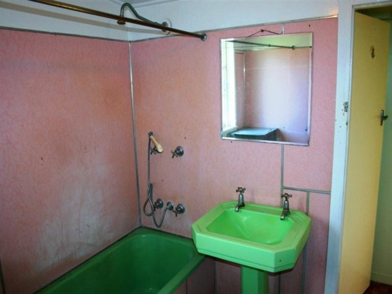 23 Harold Street, West End QLD 4810