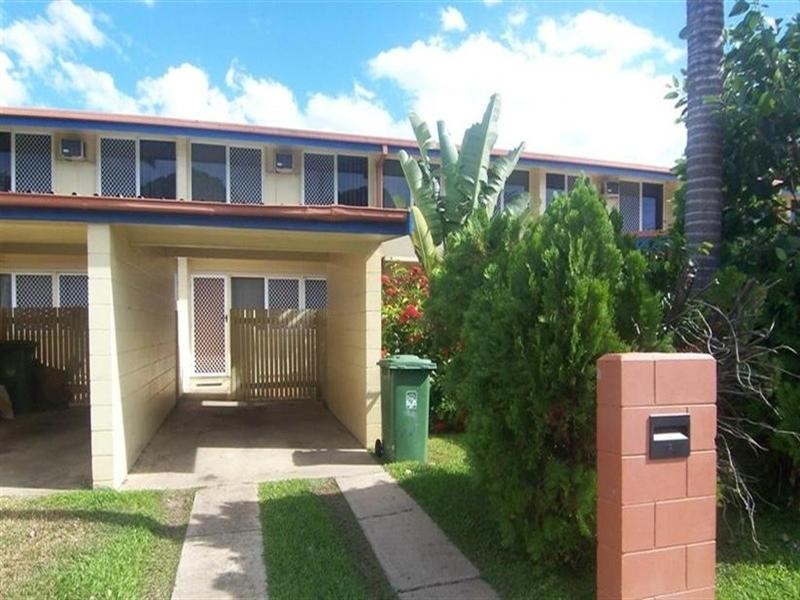 2/174 Harold Street, West End QLD 4810