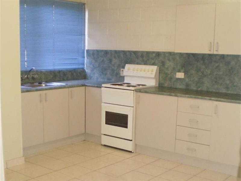 2/174 Harold Street, West End QLD 4810